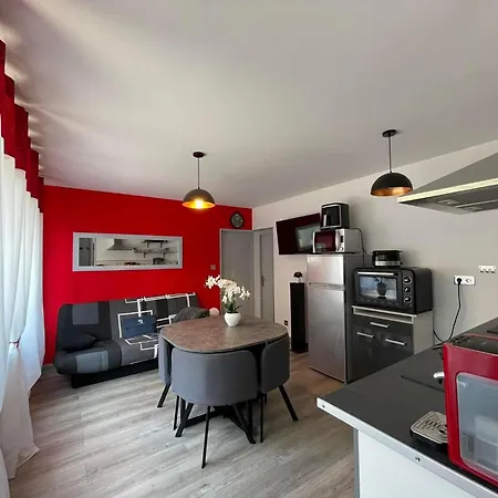 2 Centre Apartment
