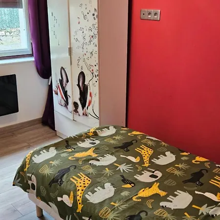 2 Centre Apartment *