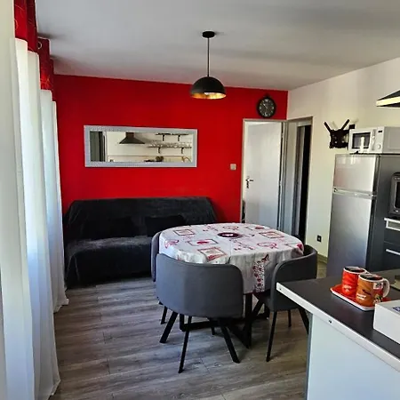 2 Centre *